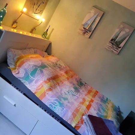 Studio-apartment Mit Kleinem Gartenanteil *